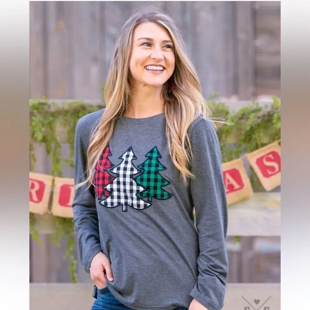 THE FESTIVE FOREST TREE PATCHES CHARCOAL LONGSLEEVE southern grace